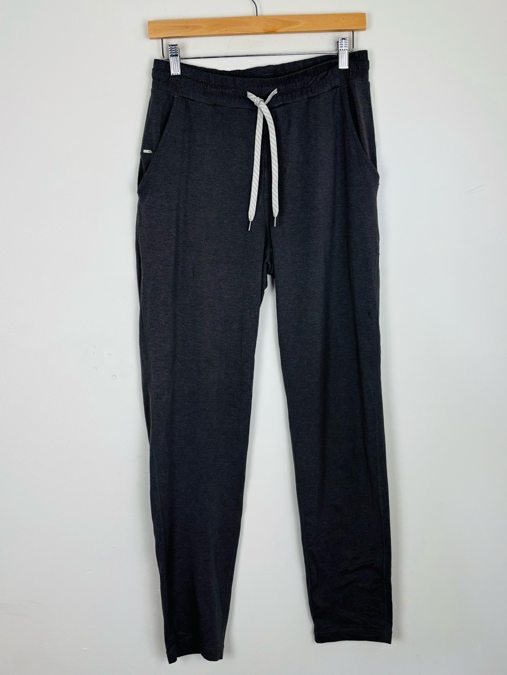 Vuori Ponto Pants in Charcoal Gray Dream Knit jogger style. Medium